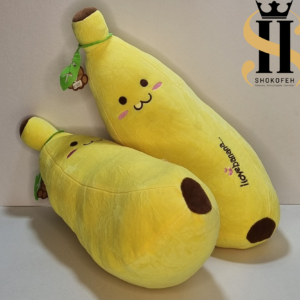 دو عدد عروسک موز بالشتی زرد بزرگ و کوچک با چهره خندان و لپ‌های صورتی گلدوزی شده