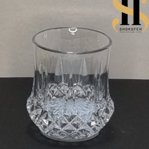 لیوان چراغدار جادویی شفاف با نورهای LED هفترنگ در حال درخشش با ریختن آب