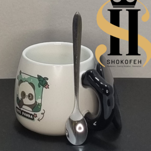 ماگ سرامیکی طرح پاندا تپل سفید با قاشق استیل و دسته ارگونومیک مشکی