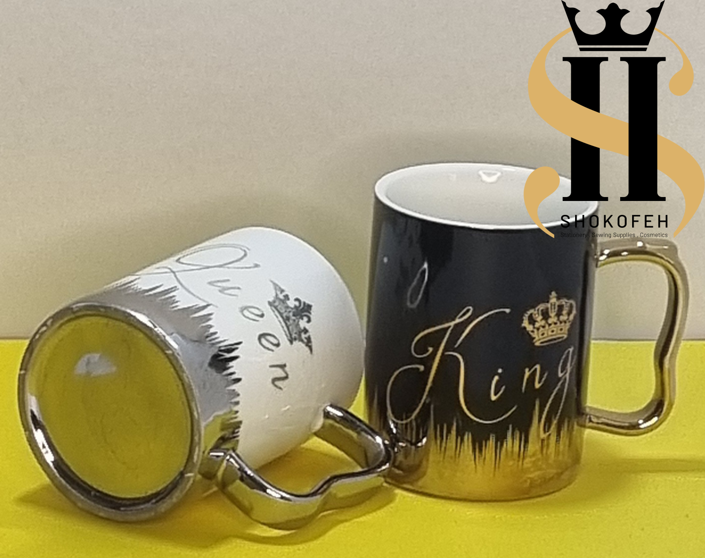 ماگ سرامیکی طرح King مشکی طلایی و Queen سفید نقرهای تکی با دسته قلبی کد ۱۲۱۱